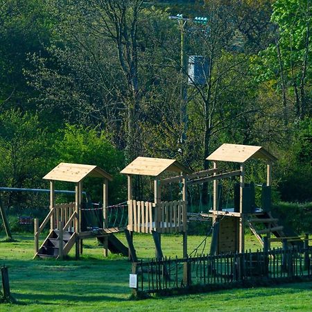Our Goldfinch 1- Sleeps 2 Persons- Private Hot Tub-Pet Friendly-Tranquil Holiday Away From It All Yet Not Far From St Austell- The Holiday Home Has One Bedroom, Living And Dining Area, Equipped Kitchen-Decking-Outdoor Furniture-Fishing Lakes And More Grampound Kültér fotó