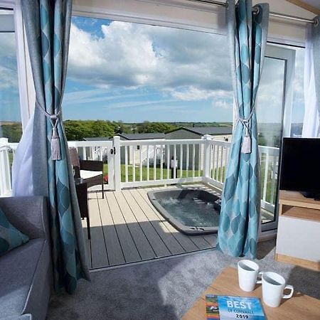 Our Goldfinch 1- Sleeps 2 Persons- Private Hot Tub-Pet Friendly-Tranquil Holiday Away From It All Yet Not Far From St Austell- The Holiday Home Has One Bedroom, Living And Dining Area, Equipped Kitchen-Decking-Outdoor Furniture-Fishing Lakes And More Grampound Kültér fotó