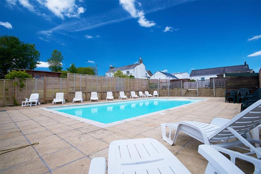 Our Goldfinch 1- Sleeps 2 Persons- Private Hot Tub-Pet Friendly-Tranquil Holiday Away From It All Yet Not Far From St Austell- The Holiday Home Has One Bedroom, Living And Dining Area, Equipped Kitchen-Decking-Outdoor Furniture-Fishing Lakes And More Grampound Kültér fotó
