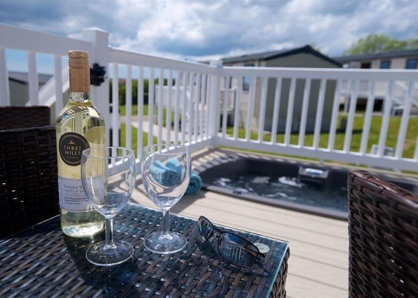 Our Goldfinch 1- Sleeps 2 Persons- Private Hot Tub-Pet Friendly-Tranquil Holiday Away From It All Yet Not Far From St Austell- The Holiday Home Has One Bedroom, Living And Dining Area, Equipped Kitchen-Decking-Outdoor Furniture-Fishing Lakes And More Grampound Kültér fotó