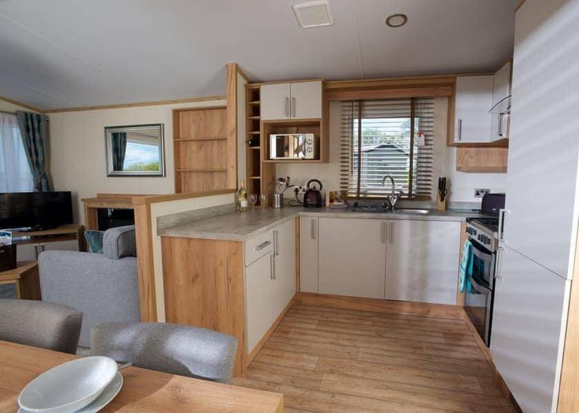 Our Goldfinch 1- Sleeps 2 Persons- Private Hot Tub-Pet Friendly-Tranquil Holiday Away From It All Yet Not Far From St Austell- The Holiday Home Has One Bedroom, Living And Dining Area, Equipped Kitchen-Decking-Outdoor Furniture-Fishing Lakes And More Grampound Kültér fotó