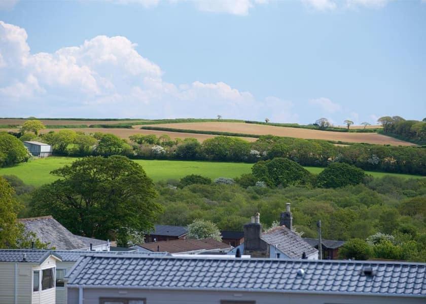 Our Goldfinch 1- Sleeps 2 Persons- Private Hot Tub-Pet Friendly-Tranquil Holiday Away From It All Yet Not Far From St Austell- The Holiday Home Has One Bedroom, Living And Dining Area, Equipped Kitchen-Decking-Outdoor Furniture-Fishing Lakes And More Grampound Kültér fotó