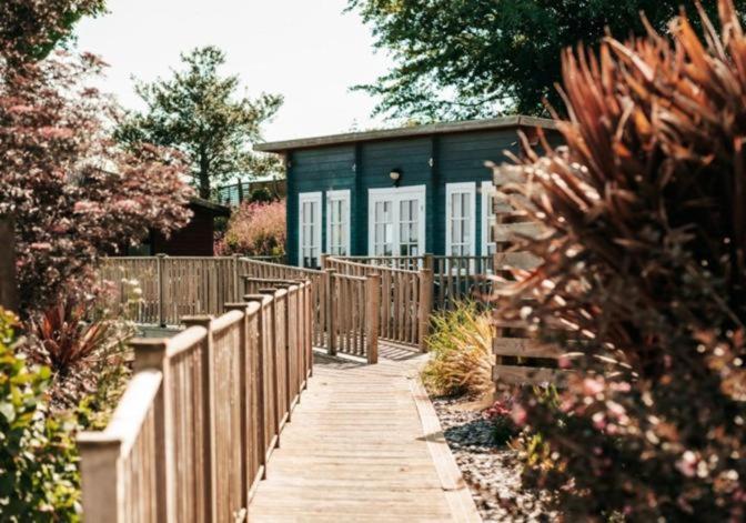 Our Goldfinch 1- Sleeps 2 Persons- Private Hot Tub-Pet Friendly-Tranquil Holiday Away From It All Yet Not Far From St Austell- The Holiday Home Has One Bedroom, Living And Dining Area, Equipped Kitchen-Decking-Outdoor Furniture-Fishing Lakes And More Grampound Kültér fotó